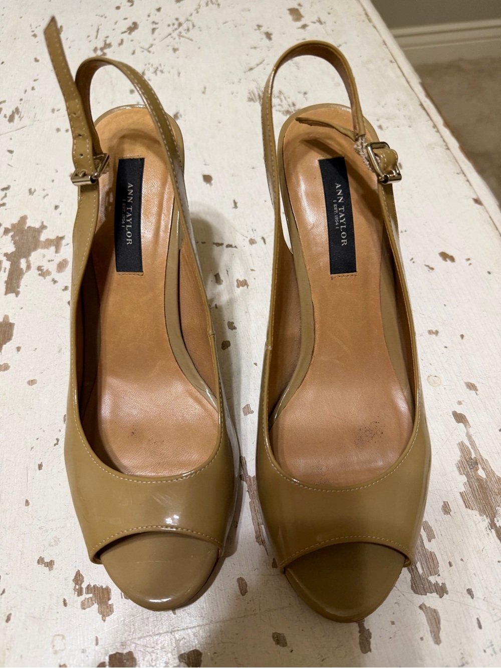 Ann Taylor nude tan Patent Slingback Peep-Toe Heels 8.5 Classic chic timeless